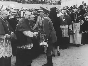 Franco en luna fiesta religiosa en 1943.