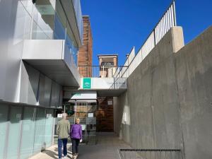 Centro de salud en el área metropolitana.