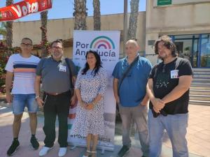 Alejandra Durán con el coordinador local de IU y representantes de Podemos que ya no estarán en la candidatura.