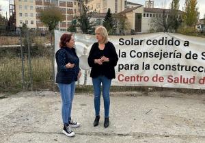 La diputada provincial con la concejala de IU en Armilla.