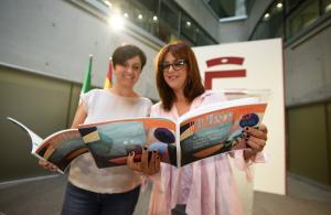 Irene Justo y Mercedes Garzón en la presentación de la guía.