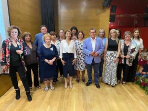 Premiadas con los María Lejárraga, junto a Pepe Entrena, Raquel Sánchez y cargos socialistas.