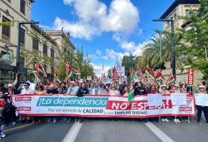 Entrena ha encabezado la representación socialista que se ha sumado a la manifestación.