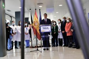 El presidente del Gobierno, Pedro Sánchez, inaugura el Centro de Salud Tarajal, este miércoles. 