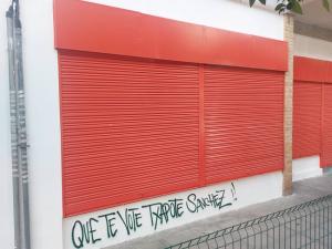 Pintada en la sede del PSOE de Maracena.