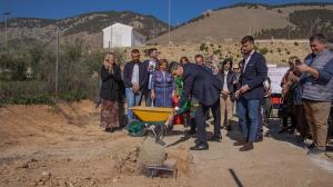 Pedro Fernández ha presidido el acto de colocación de la primera piedra de la escuela infantil.