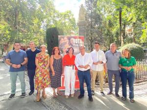 Carmen Calvo y José Entrena con otros candidatos y representantes socialistas. 