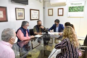 Juan Marín, en su reunión con la Real Sociedad de Caballos de Sanlúcar.