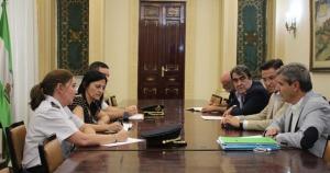 Imagen de archivo de una reunión entre la Subdelegación y el gobierno local.