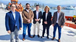 El secretario general del PP de Granada, junto a la alcaldesa de Motril, el presidente del Puerto y los empresarios de la Costa.