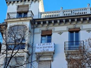 Cartel contra el ruido en Bib-Rambla.