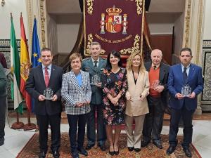 Premiados, junto a la subdelegada del Gobierno, Inma López-Calahorro.