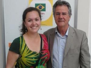 La investigadora de la UGR Laura Herrera Castillo, junto a su director de tesis, Juan Antonio Nicolás.