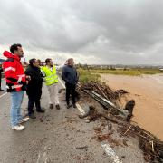 Los diputados de Emergencias y Obras Públicas y el alcalde de Benalúa.